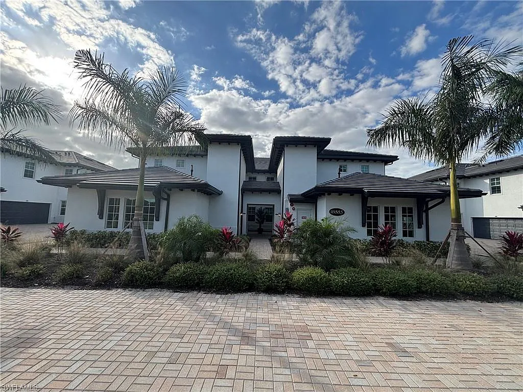 3 bed, 2.0 bath, 2376 sqft, $10,000 — Photo 1
