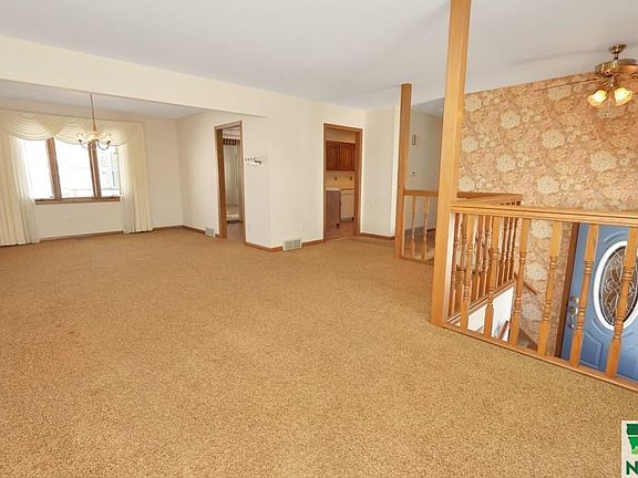 4th image of 4740 Tyler St