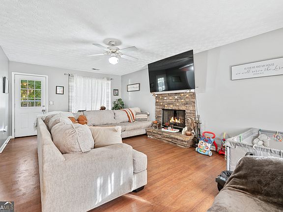 5th image of 160 Azalea Dr