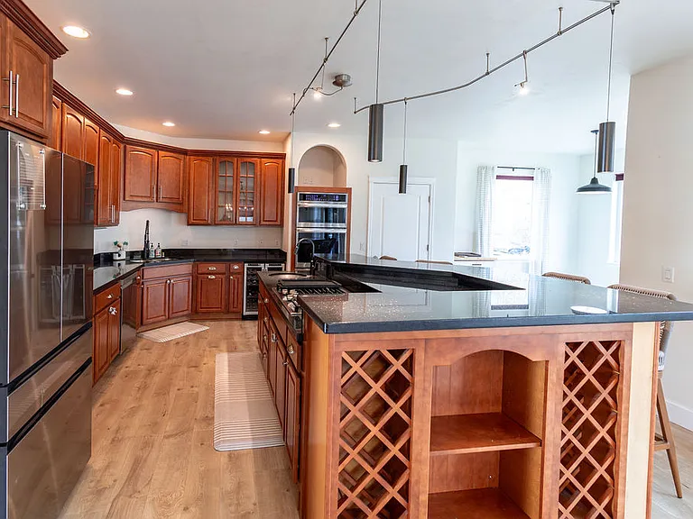 13431 Canyon Rd — Photo 18