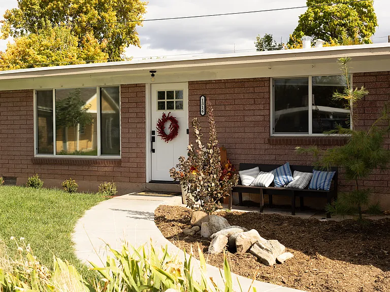 1316 Kent Cir — Photo 3