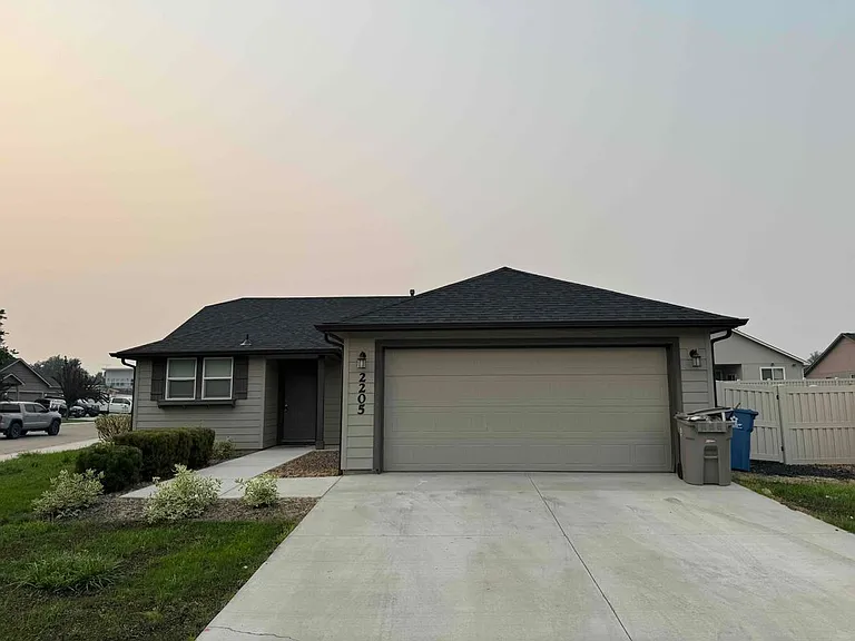 2205 E Elm Grove Dr — Photo 1