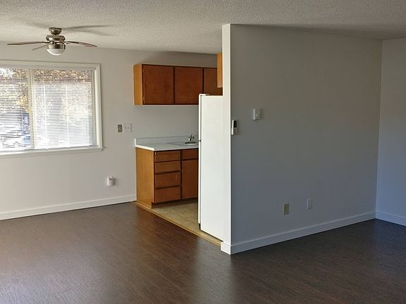 3rd image of 622 S Steele St APT B