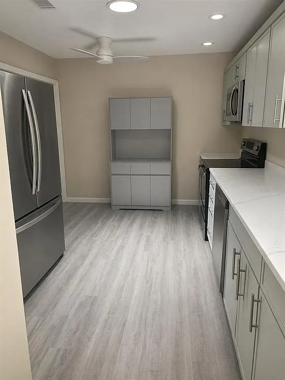 3 bed, 2.0 bath, 1372 sqft, $3,000 — Photo 3
