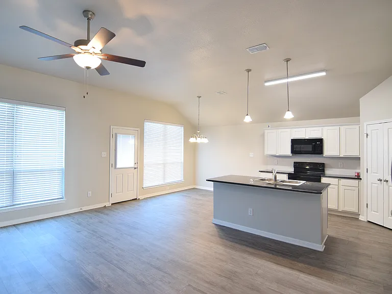 1250 Lakeway Crossing Dr — Photo 8