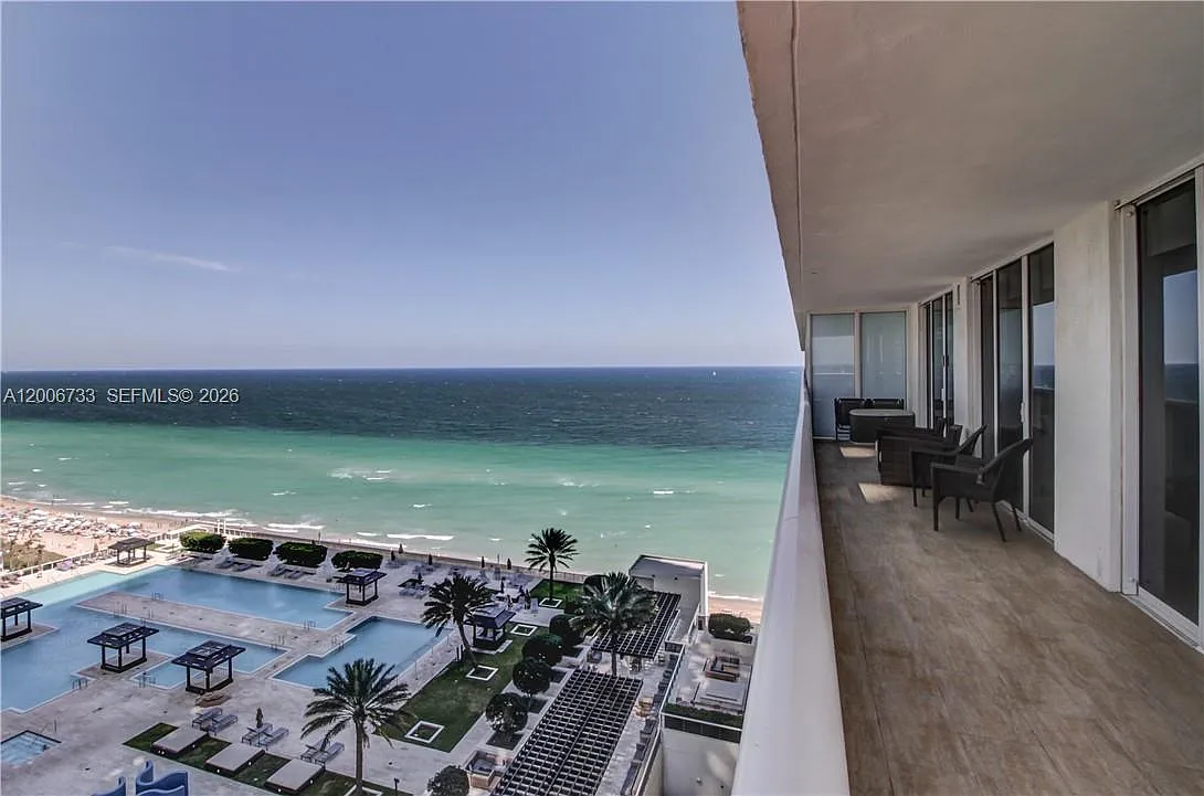 Beach Club Two — Photo 1