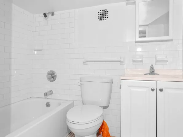 88 Fulton Street image 10 of 12