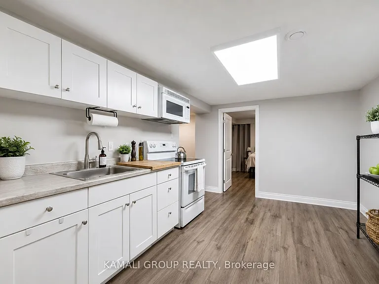 580 Capilano Cres #BASEMENT — Photo 6