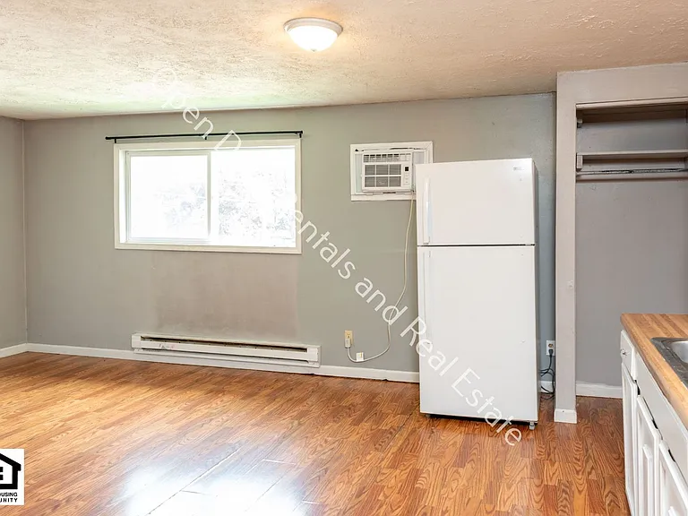 501 N Broadway St — Photo 10