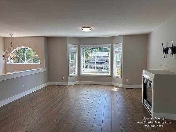 3rd image of 2910 184th Ave E