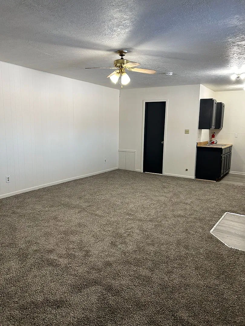 Rent Sux - 506 N 14th Street — Photo 4