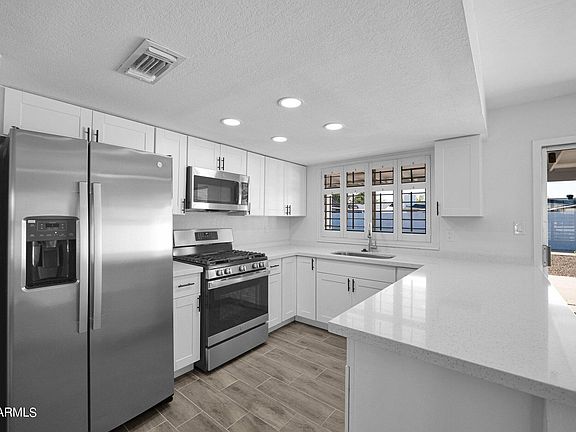 4th image of 8719 W EARLL Drive