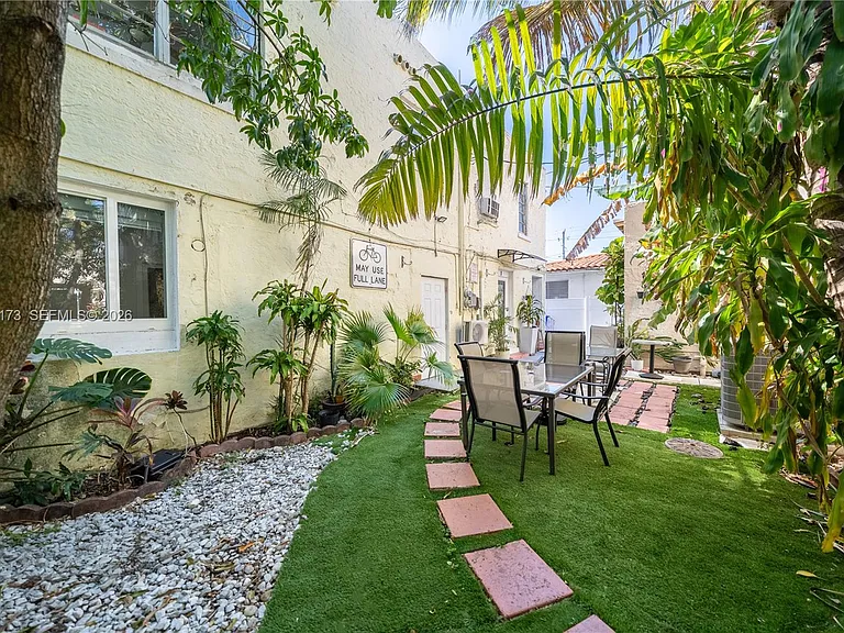 1678 SW 11th St #1 — Photo 16