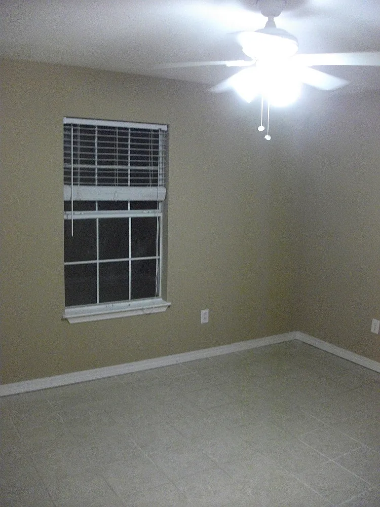 3 bed, 1100 sqft, $1,800 — Photo 2