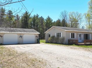 679 W Gulliver Lake Rd, Gulliver, MI 49840