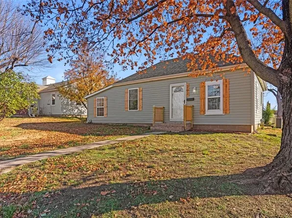 202 S State St, Knob Noster, MO 65336