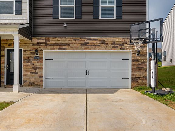 3rd image of 8592 Raspberry Way