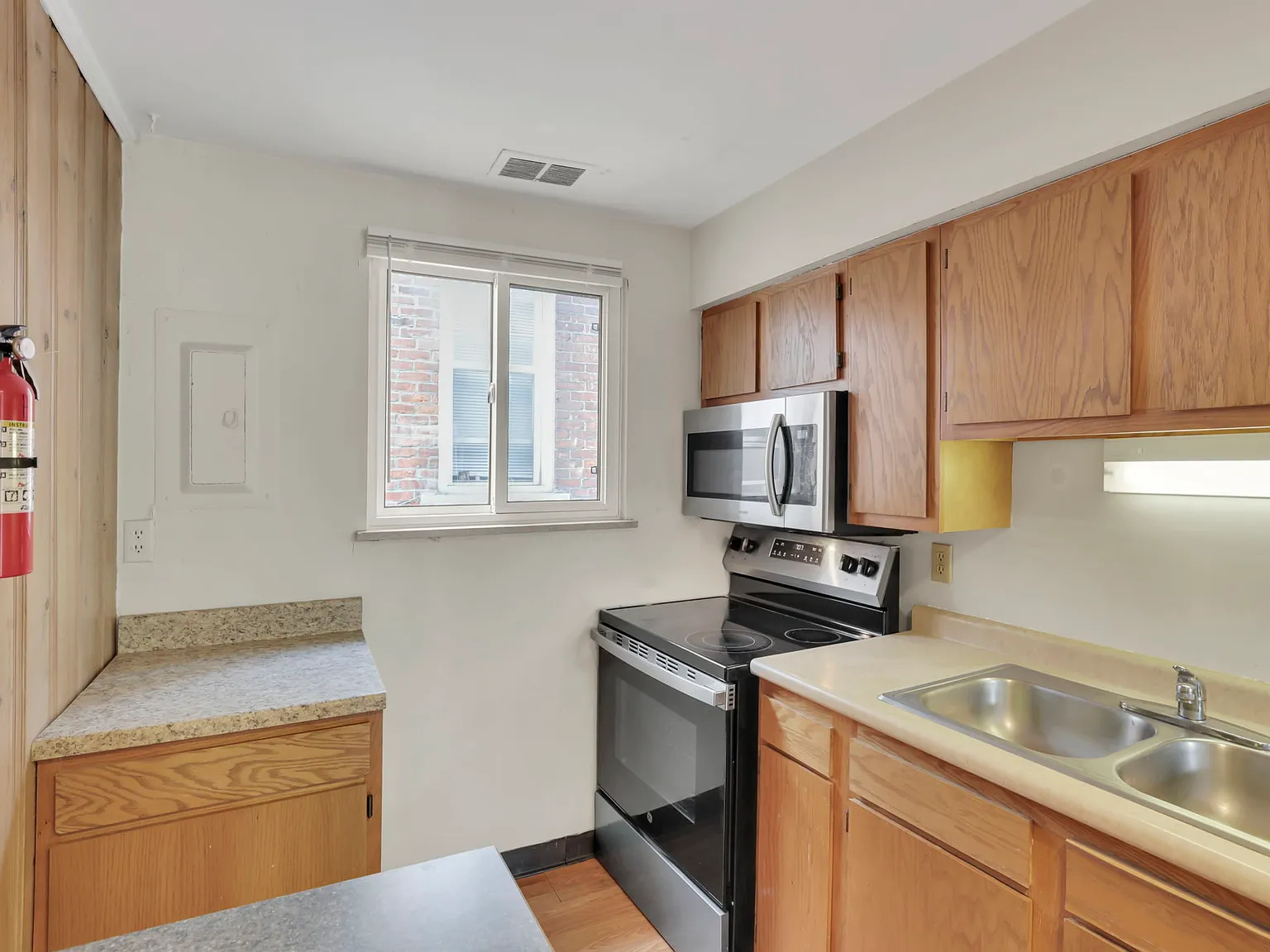 2 bed, 950 sqft, $1,300 — Photo 4