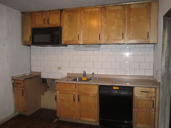 3rd image of 7837 S Paxton Ave APT 1W