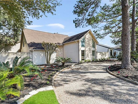 2nd image of 2411 Golfcrest Dr