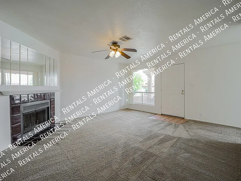317 W Hononegh Dr #5 — Photo 4
