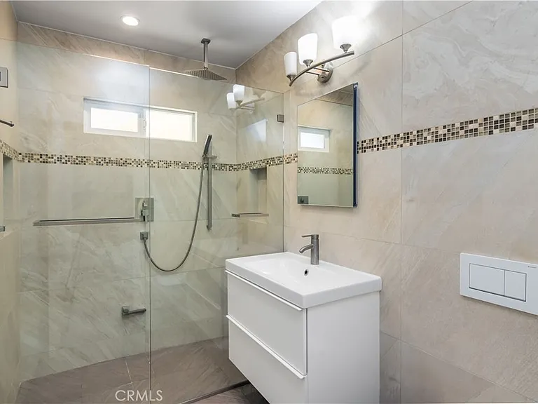 15439 Vose St #15439 — Photo 5