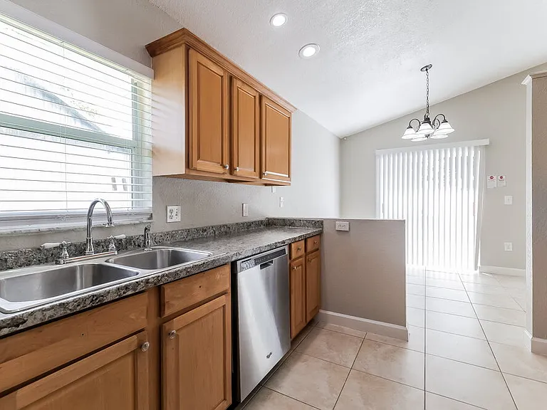 2120 Cuxham Ct — Photo 7