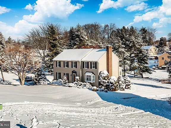 2nd image of 23 Newtown Woods Rd