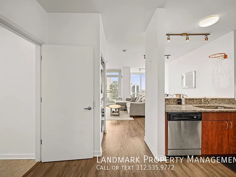 757 N Orleans St #1910 — Photo 5