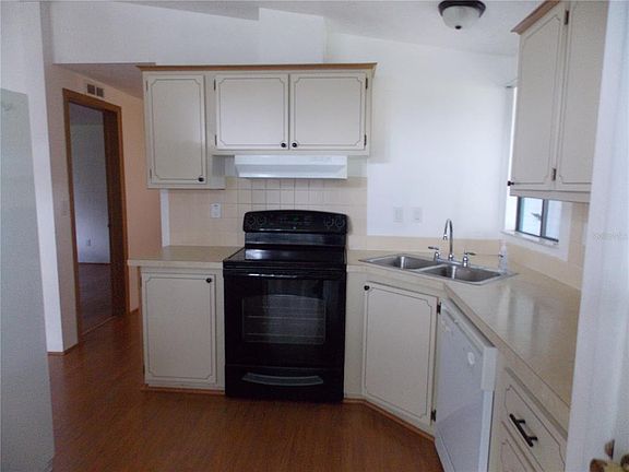 4th image of 1008 Parker Pl