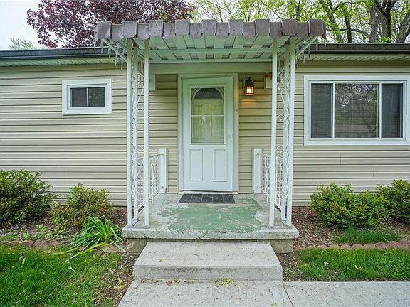 2nd image of 8421 Winthrop Ave