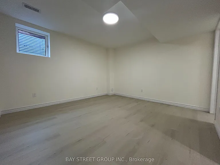 33 Jeffrey Nihda Cres #BASEMENT — Photo 17