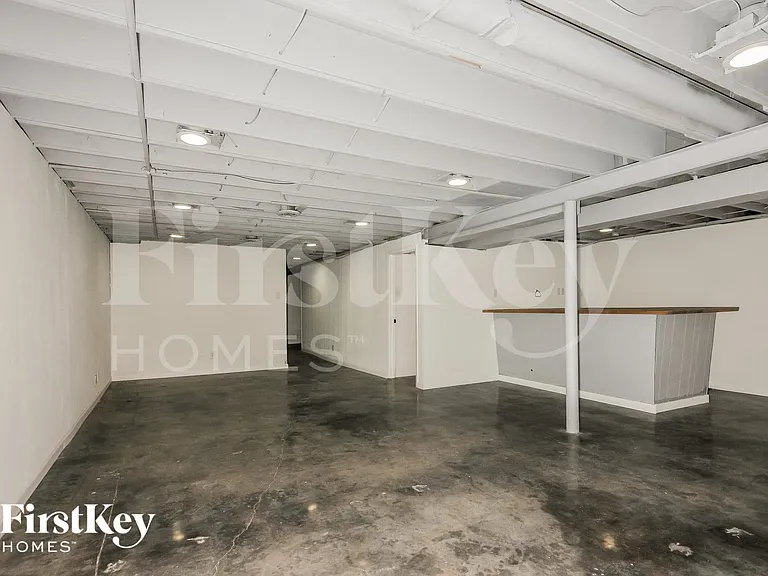 305 Elmhurst Dr — Photo 13