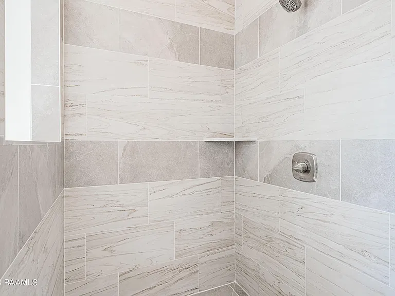 404 E Martial Ave — Photo 13