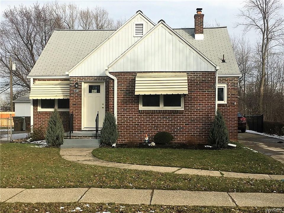 1st image of 139 E Grand Blvd