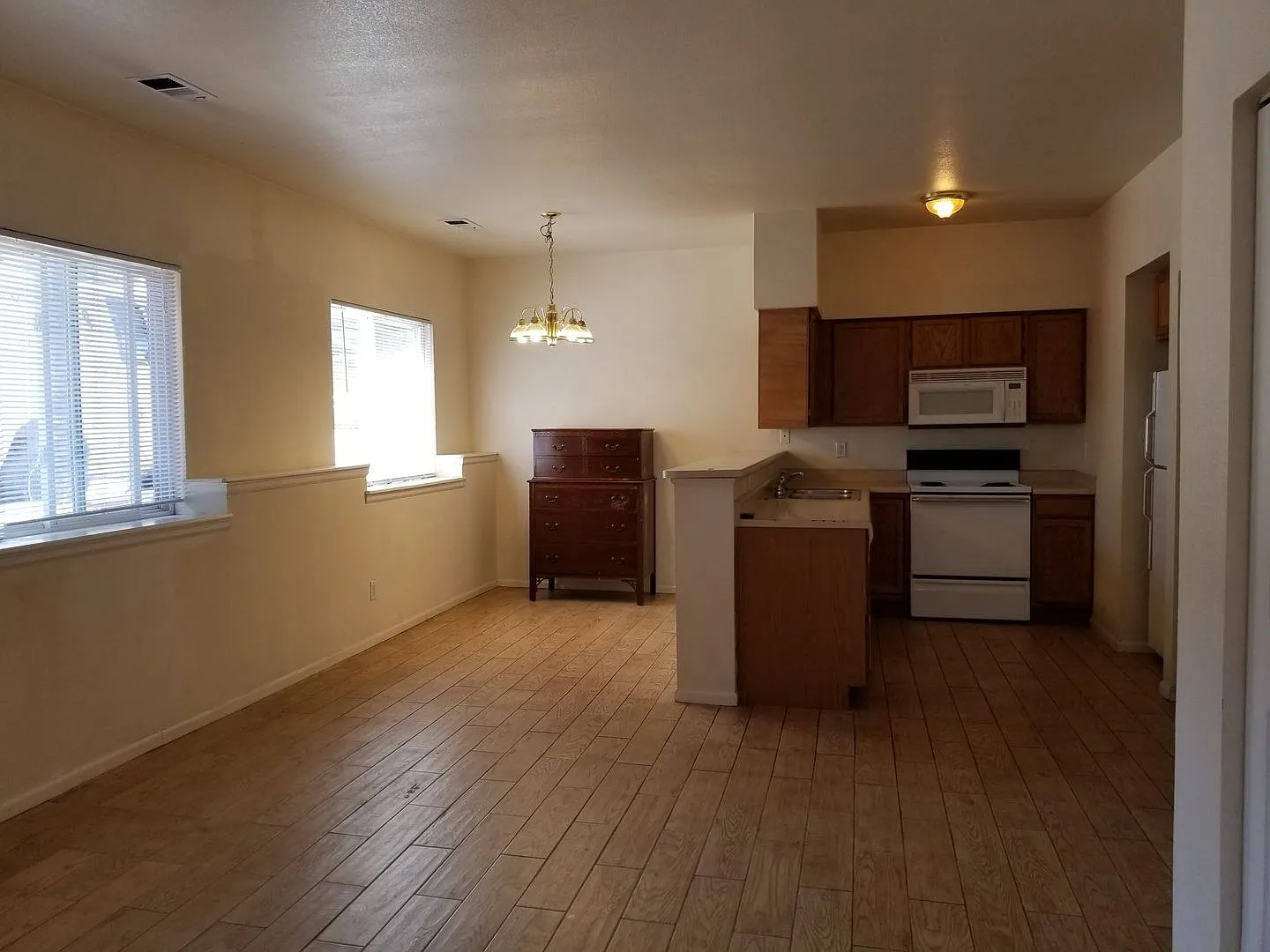 629 S Sherwood St — Photo 2