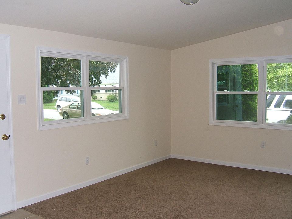 2nd image of 21 Warfel Dr