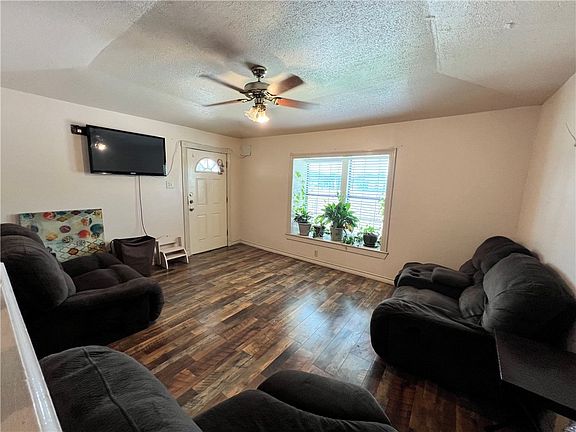 5th image of 1128 E King Ave