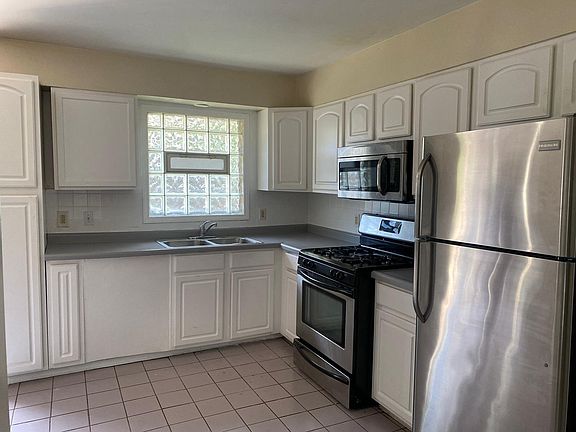 3rd image of 15234 Hastings Dr