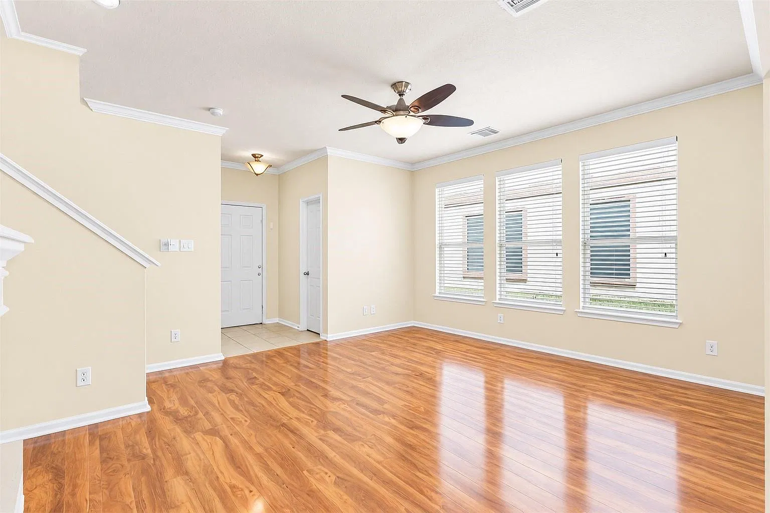 3 bed, 2.5 bath, 1544 sqft, $1,899 — Photo 2
