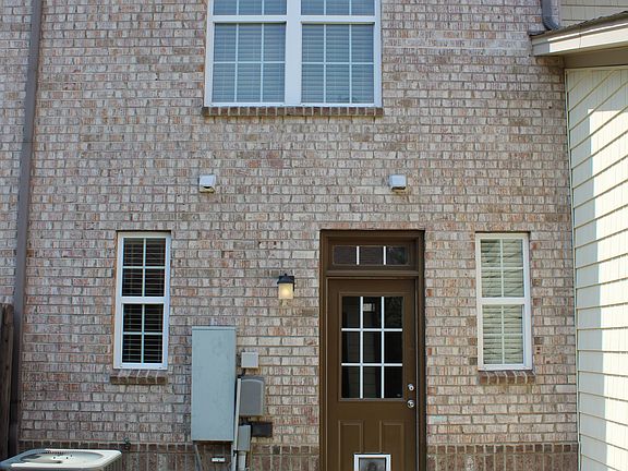 Private patio/courtyard (1/2)