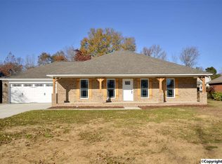 709 Cindy St NE, Hartselle, AL 35640