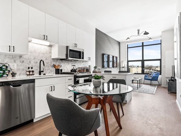 2522 N Milwaukee Ave #465