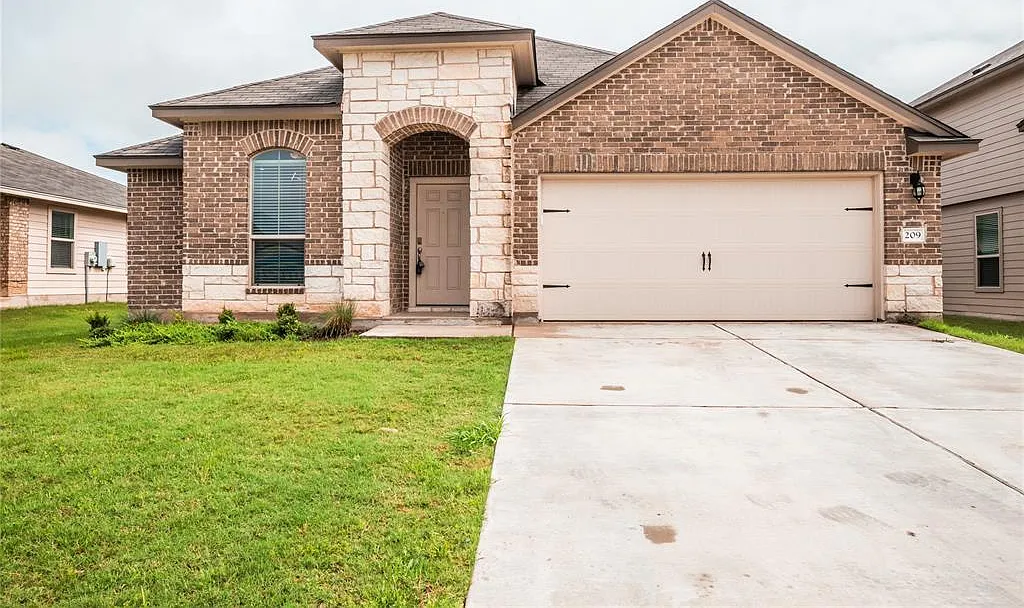 3 bed, 2.0 bath, 2121 sqft, $2,000 — Photo 1