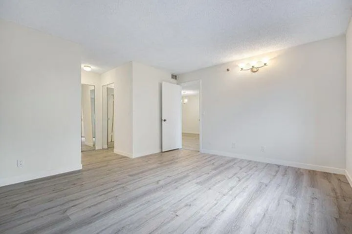 7770 Tahiti Ln #405 — Photo 14