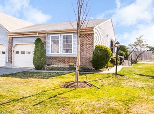 4 A Glastonbury Dr, Monroe Township, NJ 08831