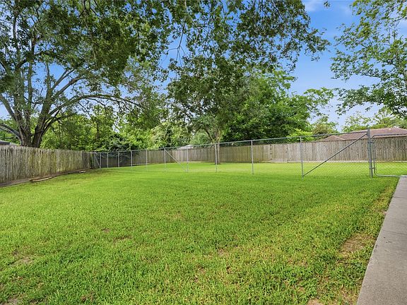 4th image of 1400 Gardenia Cir