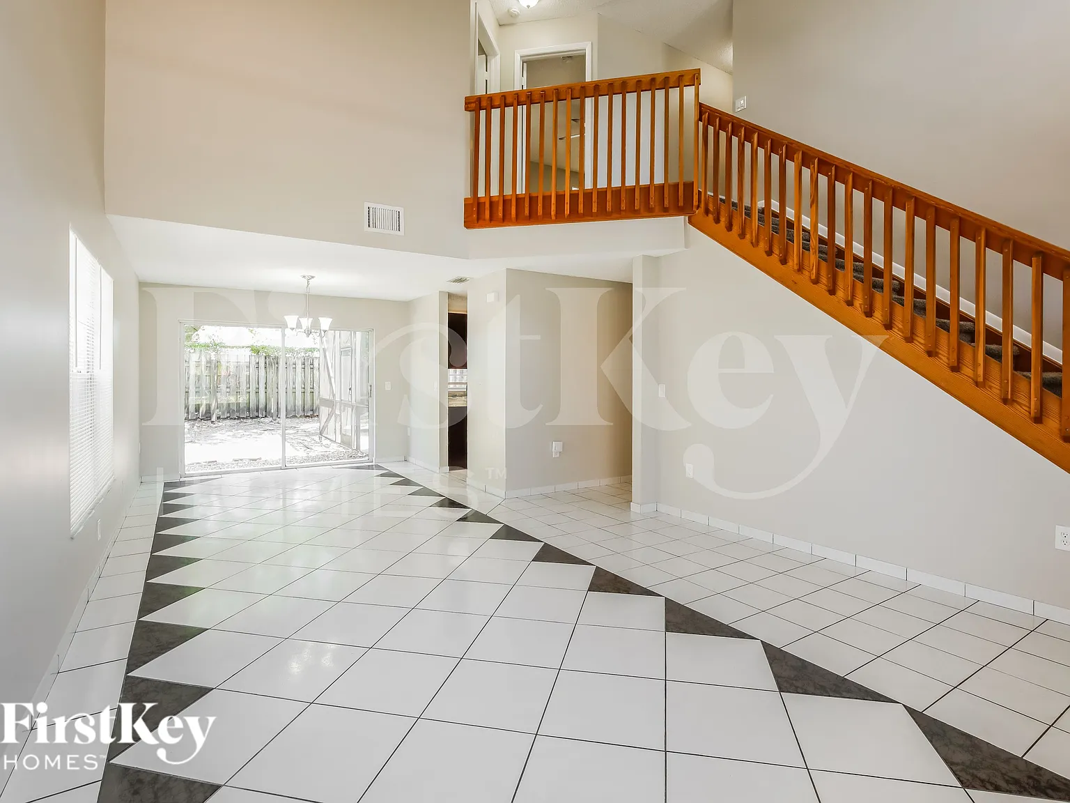 4 bed, 2.0 bath, 2039 sqft, $4,365 — Photo 2