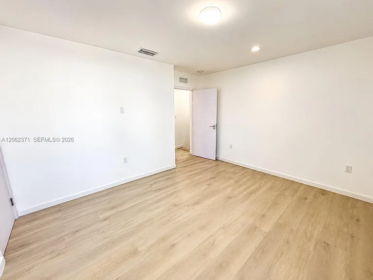 552 NW 7th St #6 — Photo 18