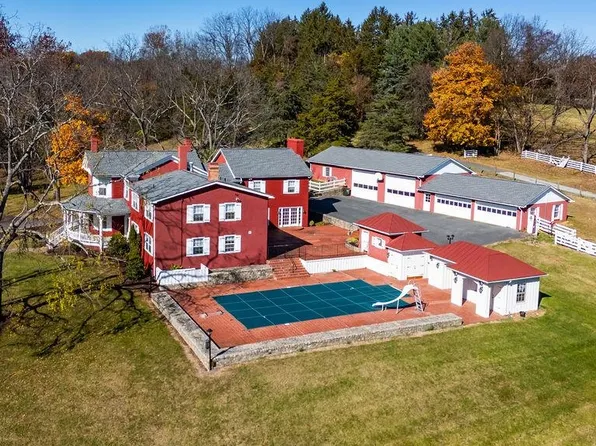 1004 E Beverley St, Staunton, VA 24401